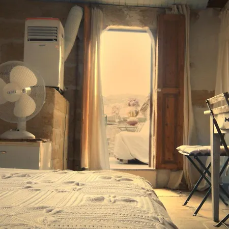 Les D'elise 3* Collias