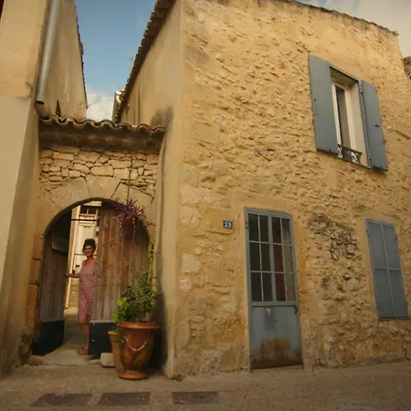 Les D'elise Collias