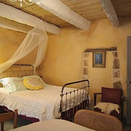 Les D'elise Bed & Breakfast Collias