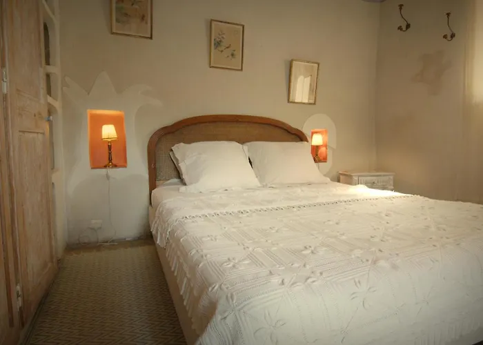 Bed & Breakfast Les D'elise Collias